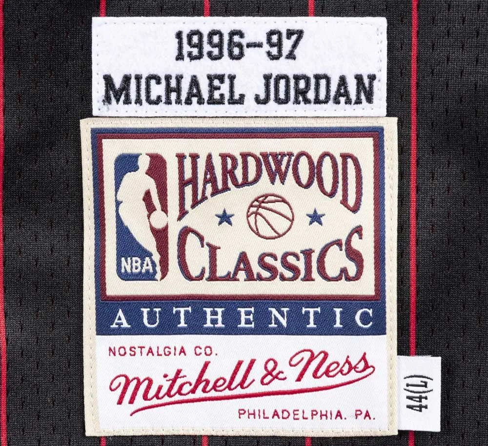 AUTHENTIC JERSEY CHICAGO BULLS ALTERNATE 1996-97 MICHAEL JORDAN