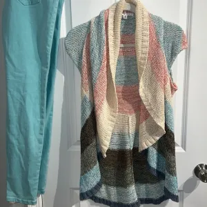 Cabi outfit striped cardigan and seafoam green skinny jegging jeans