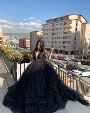 Gothic Black Wedding Dresses Ball Gown Tulle Skirts Sexy Spaghetti Straps V-Neck Bridal Wedding Gowns 803181
