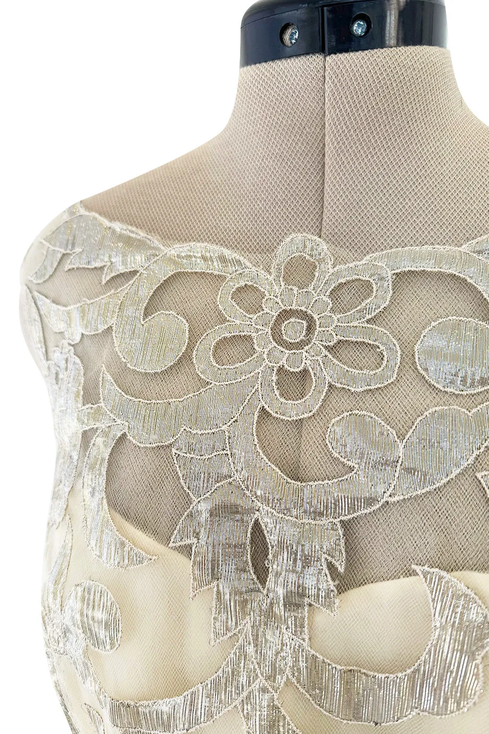Incredible Pre-Fall 2015 Oscar de la Renta Runway Look 36 Pale Muted Metallic Gold Applique & Net Dress