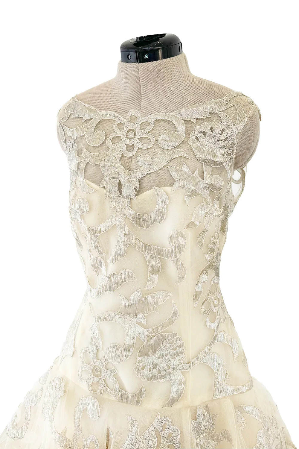 Incredible Pre-Fall 2015 Oscar de la Renta Runway Look 36 Pale Muted Metallic Gold Applique & Net Dress