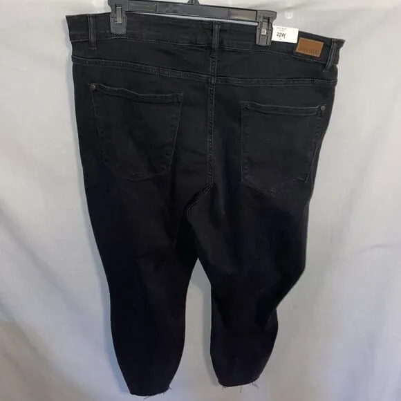 Judy Blue Skinny Fit Jeans Women’s Sz 22W Blk High Rise Stretchy Distressed NWT