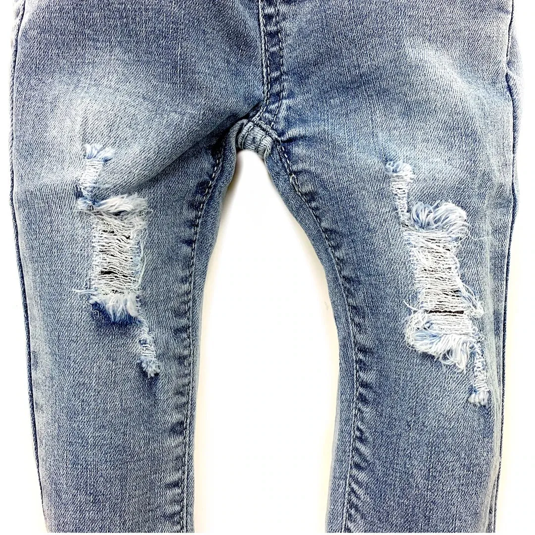 LIGHT WASH DISTRESSED DENIM