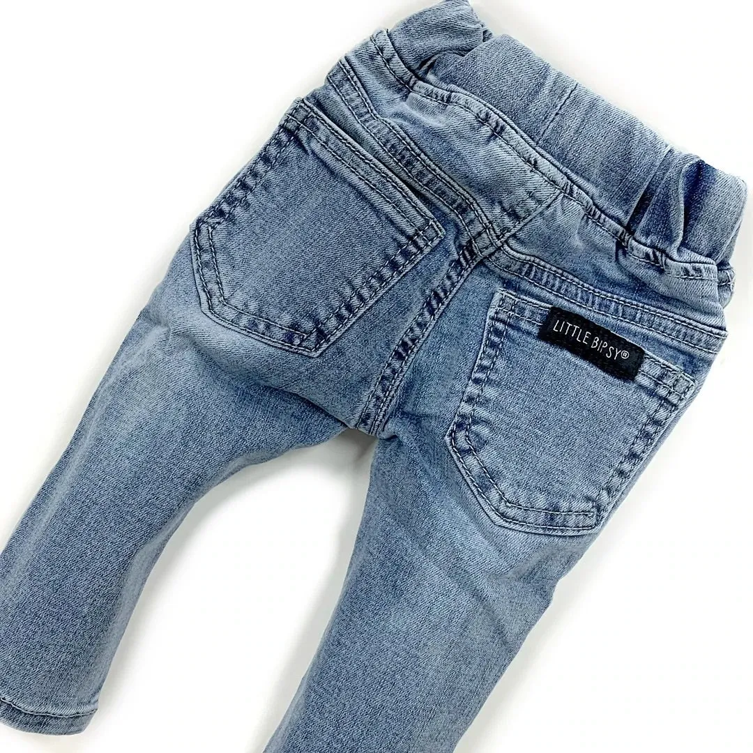 LIGHT WASH DISTRESSED DENIM