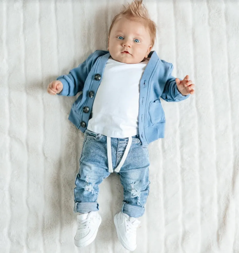 LIGHT WASH DISTRESSED DENIM