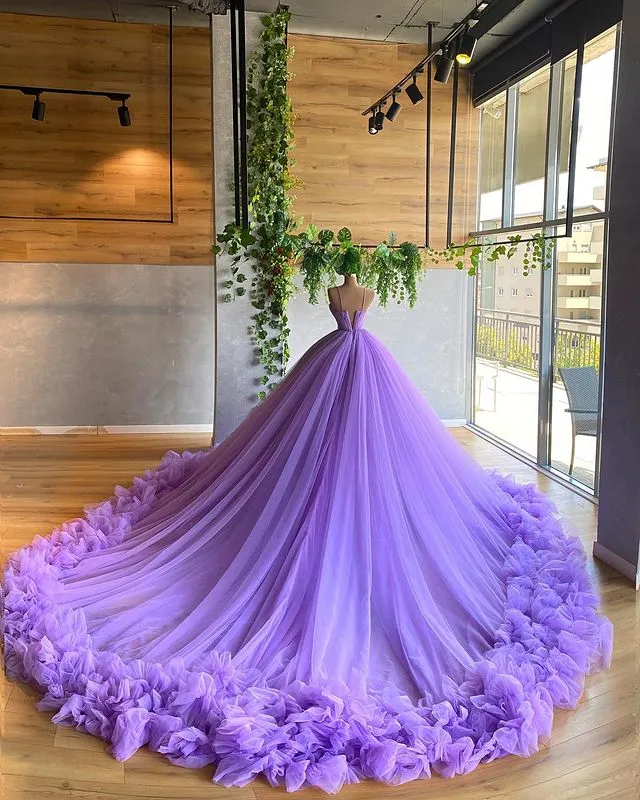 Sexy Light Purple Quinceanera Dresses Ball Gown Tulle Skirts Spaghetti Straps V-Neck Beaded Sweet 16 Dress 803075