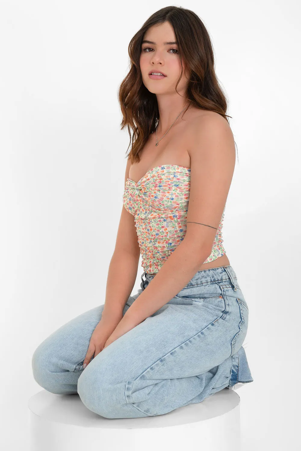 Top strapless floral escote corazón con nudo